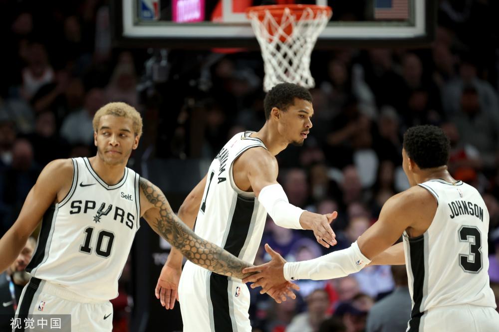 传或边路突 传或边路突