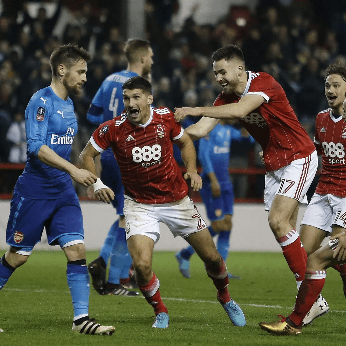 内足球的起 内足球的起